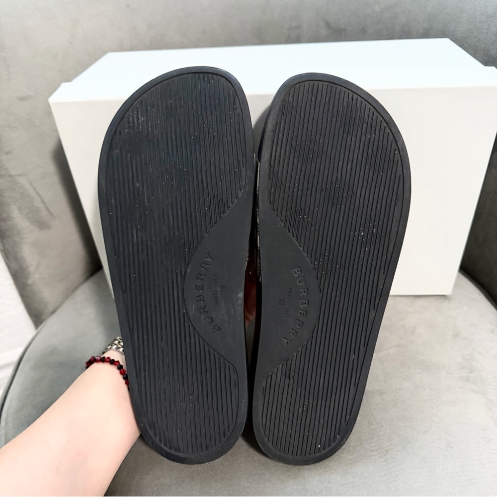 Burberry slides - image 5